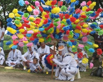 獅子祭りの「花傘（笠）」　　四倉町下仁井田